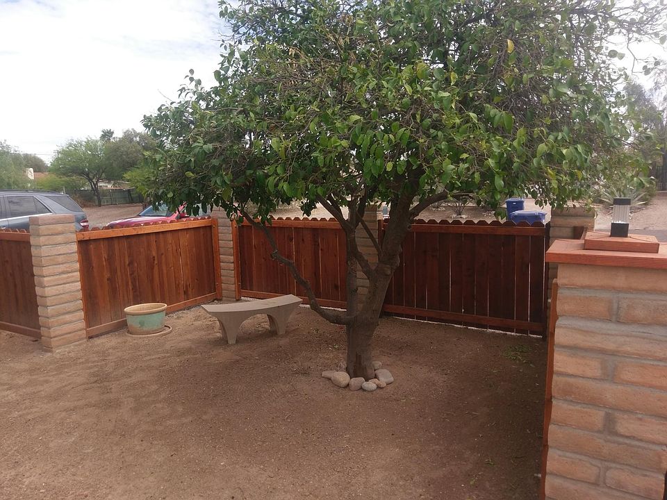enclosed private yard