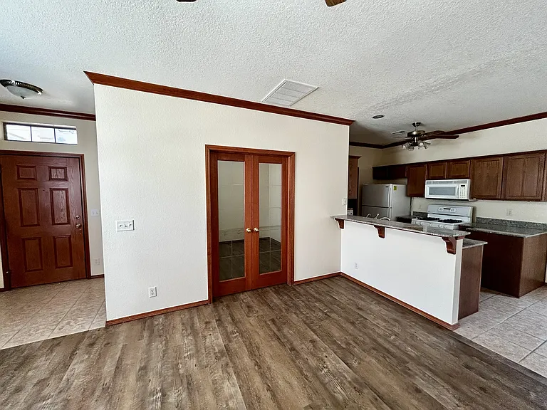 4424 NW 32nd Pl — Photo 3