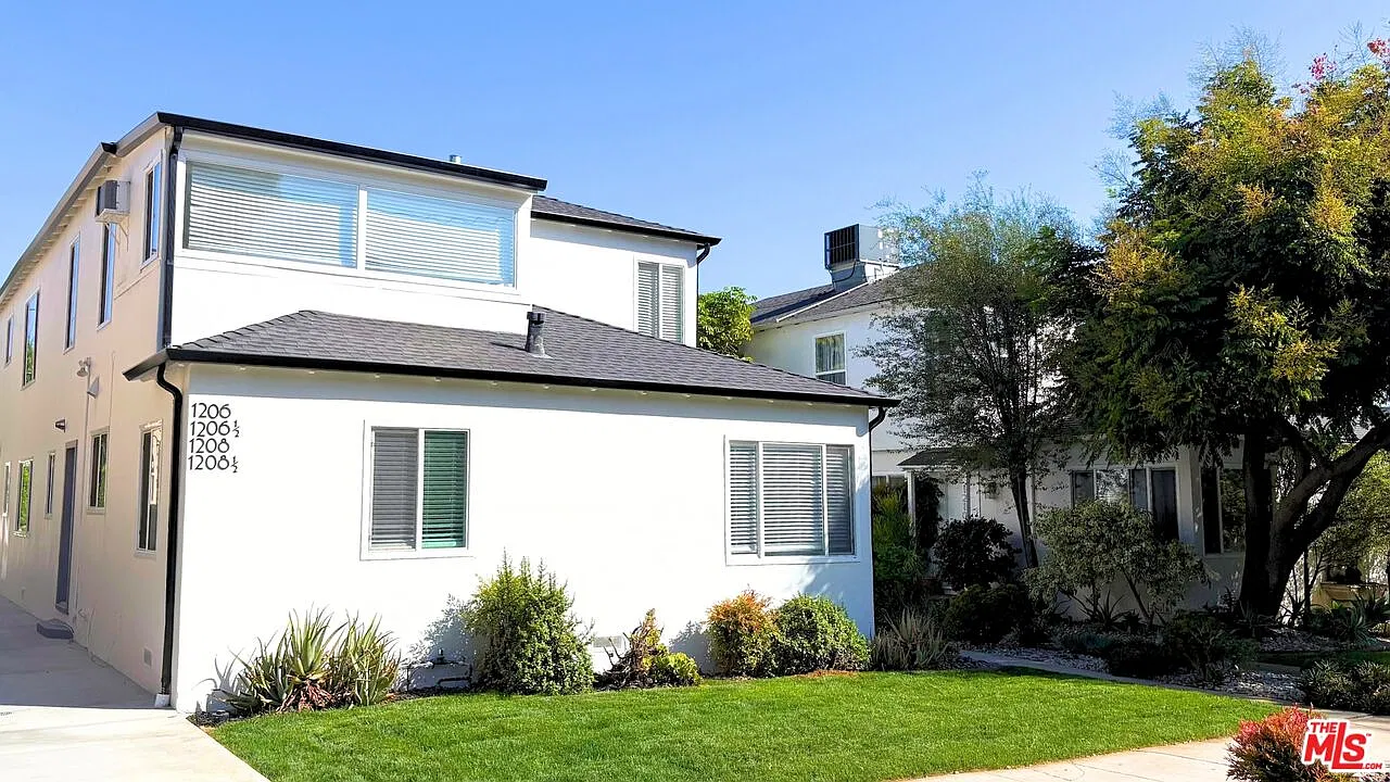1206 S Cochran Ave — Photo 2