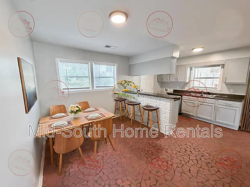 3 bed, 1.5 bath, 1121 sqft, $1,250 — Photo 4