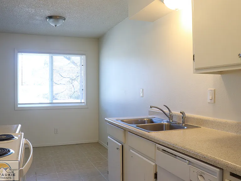 4545 SE Ina Ave #18 — Photo 8
