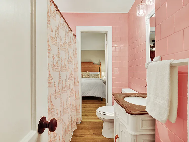 1940's retro pink 2nd bath & shower
