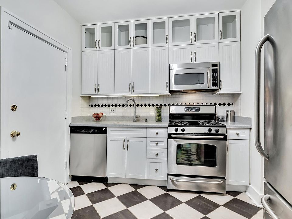 1st image of 630 W Waveland Ave