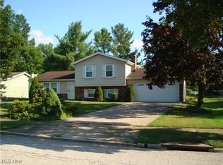 4502 Foresthill Rd, Stow, OH 44224