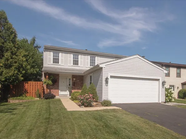 450 Dover Dr, Roselle, IL 60172