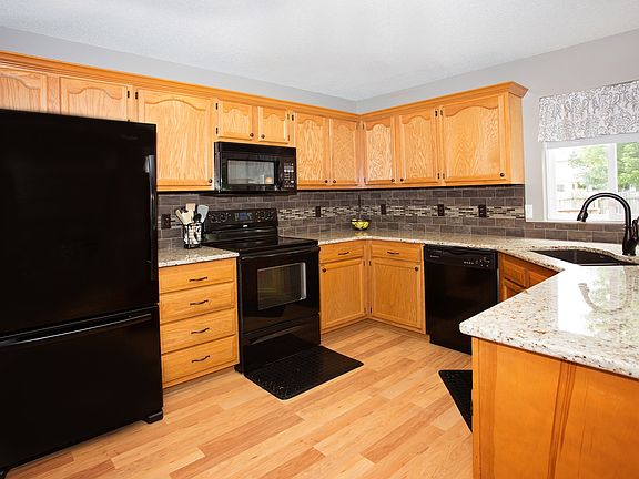 4th image of 155 SE Peachtree Dr