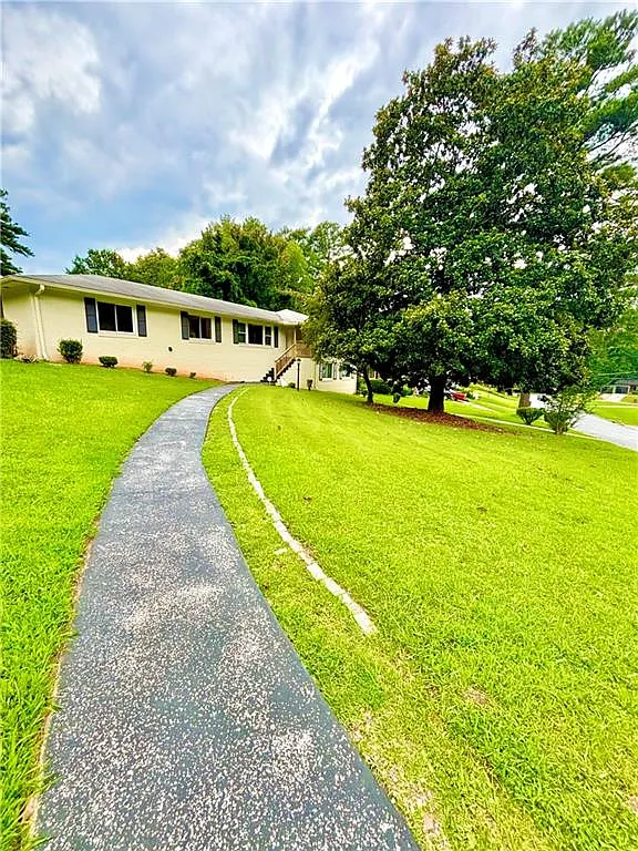 3 bed, 2.0 bath, 1694 sqft, $2,150 — Photo 2