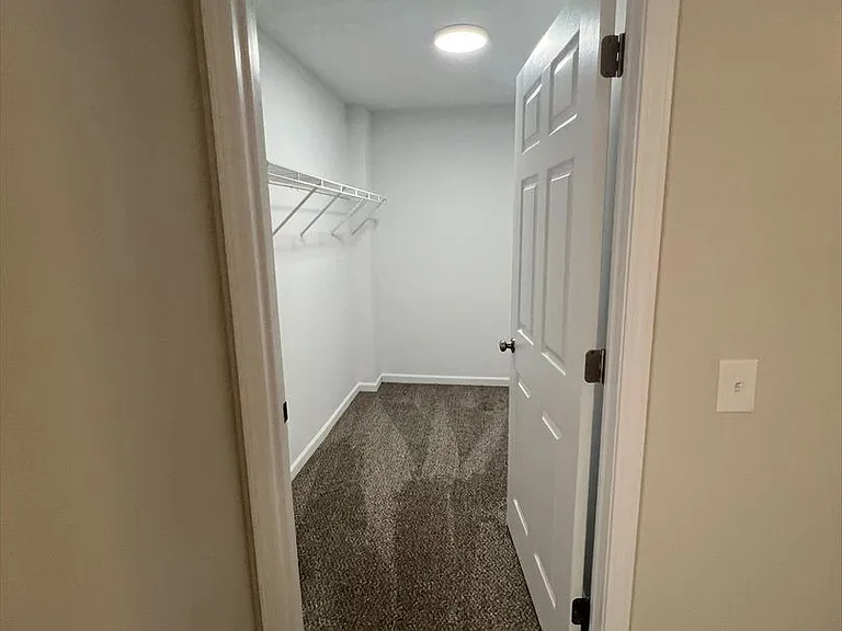Salem Chase Apartments — Photo 9