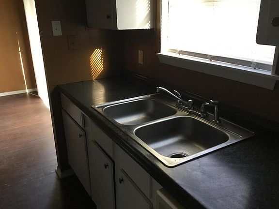 3rd image of 1026 S Brownleaf St