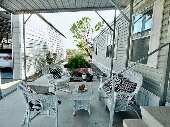 114 Mesquite St, Zapata, TX 78076