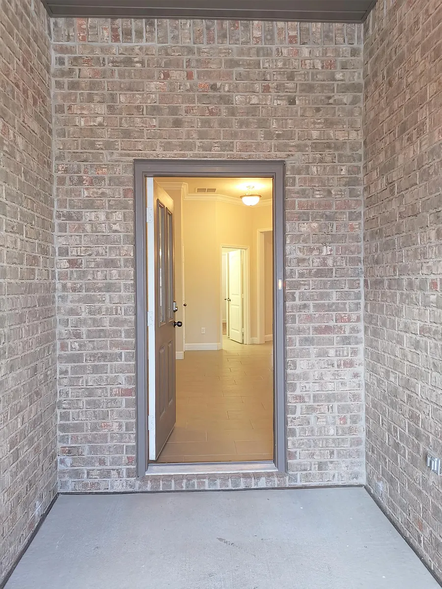Building Photo - 6904 Redbud Ct