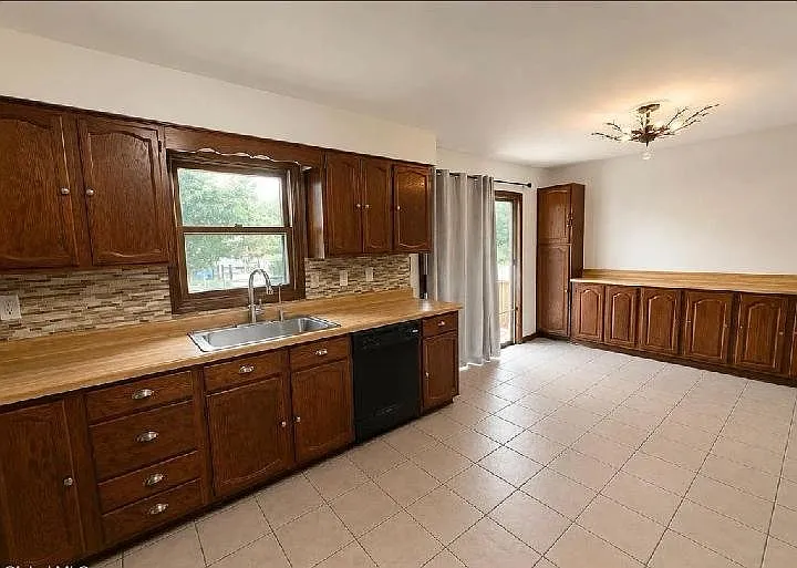 23 McDonald Dr — Photo 3