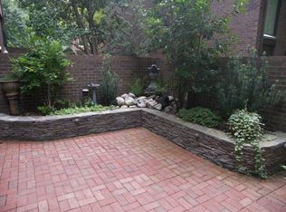 5 Saint James Ct, Philadelphia, PA 19106