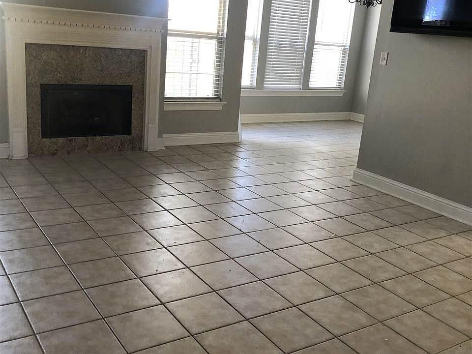 1st image of 18156 Pinehurst Dr
