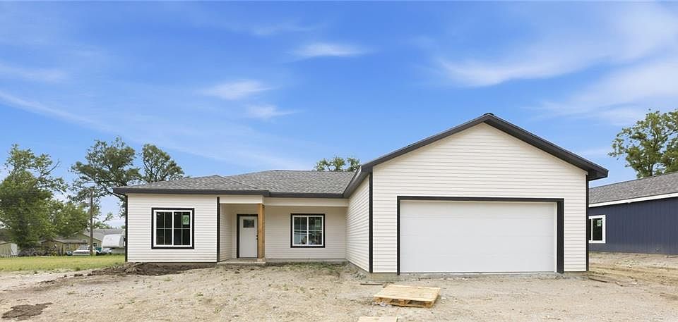 1st image of 920 5th St