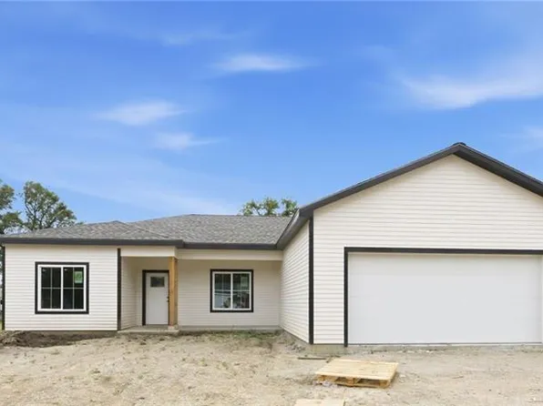 920 5th St, Osawatomie, KS 66064