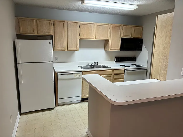1070 Jessamine Trl — Photo 18