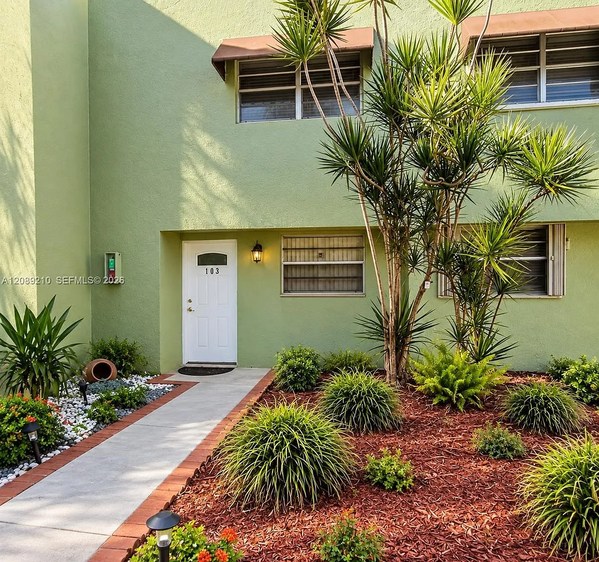 Patio West One Condo — Photo 1