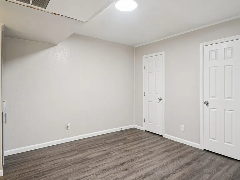 Loft on Louise — Photo 26
