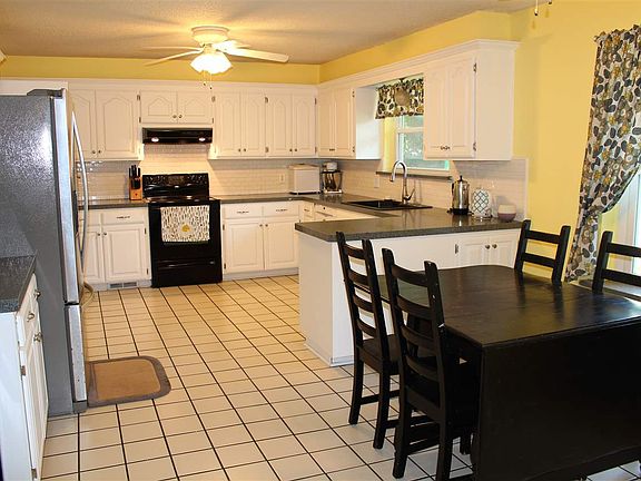 5th image of 2711 W 27th Ct