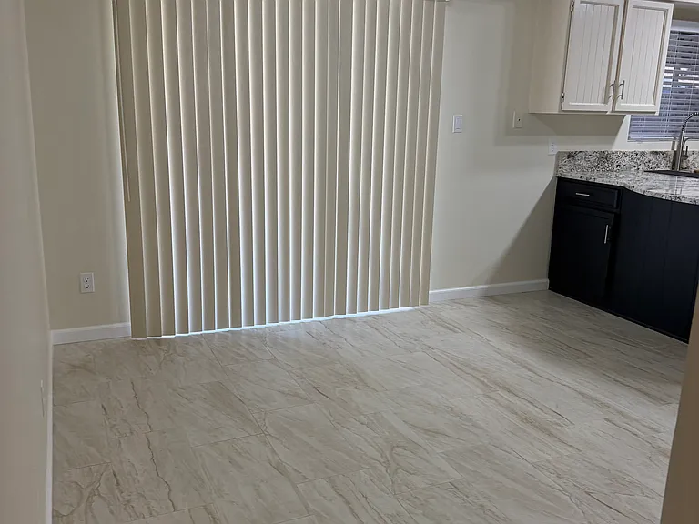 1120 S Hazelton Ln — Photo 5