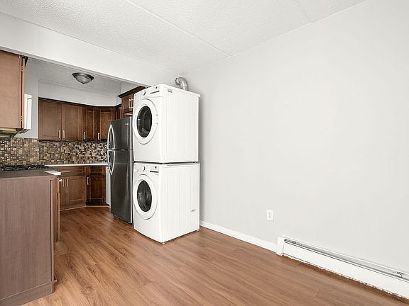 3rd image of 71 Bleecker St