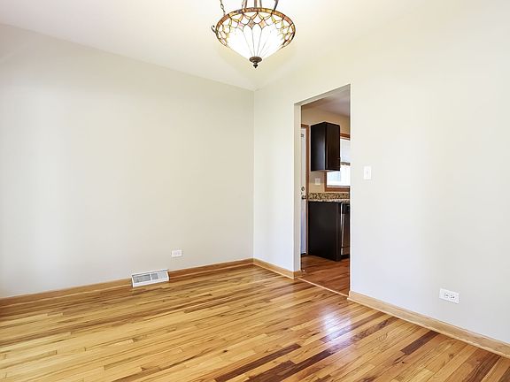 5th image of 1359 S Highland Ave