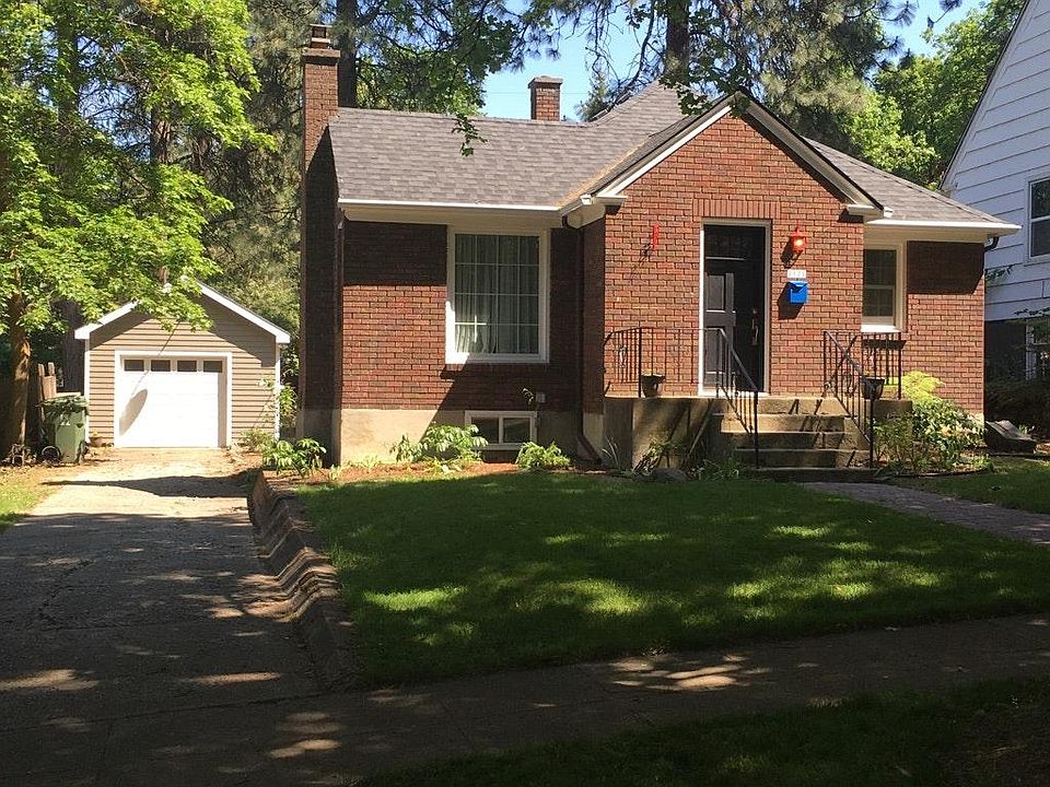 1 car garage and plenty of driveway parking