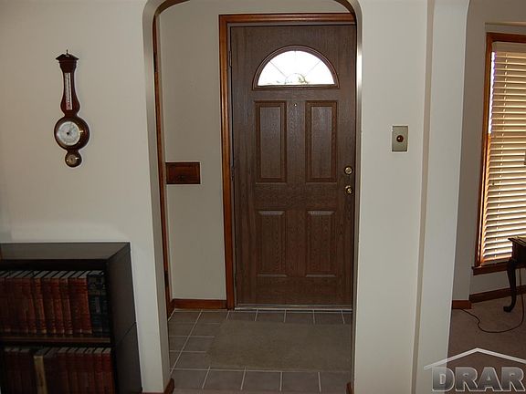 4th image of 8949 Manor Ave