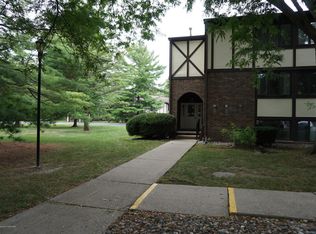 6165 Innkeepers Ct APT 72, East Lansing, MI 48823