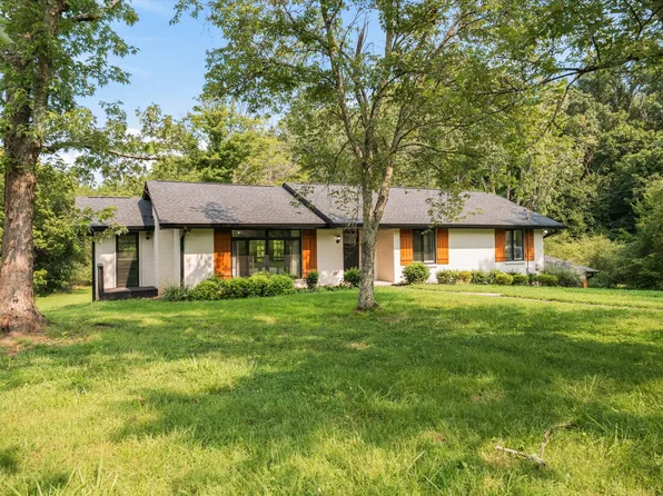 2498 Centerpoint Rd, Hendersonville, TN 37075