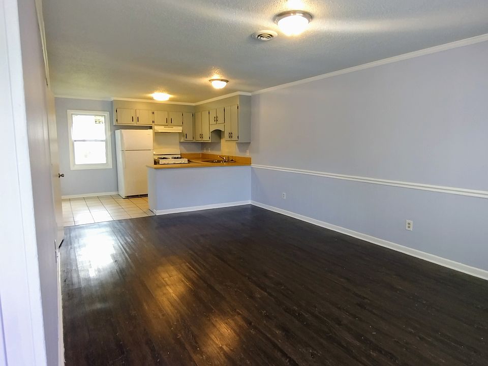 Livingroom/kitchen from the front door