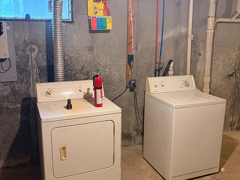 In-unit washer and drying - free to use!