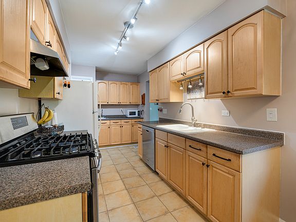 5th image of 1095 Hickory Ln