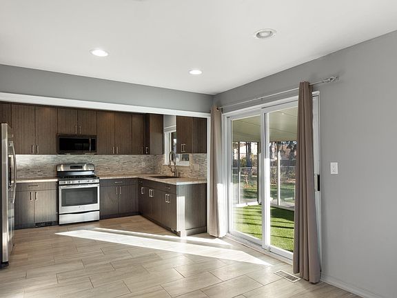 4th image of 29258 Malvina Dr