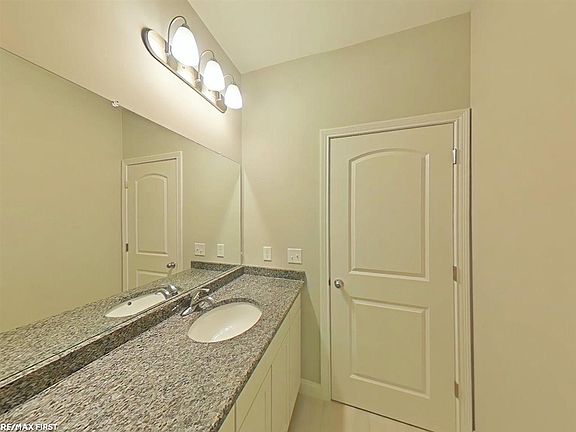 4th image of 1397 Luxington Dr