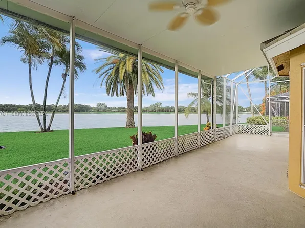 5204 NW 54th St, Pompano Beach, FL 33073