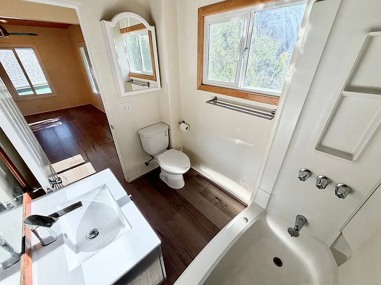 345 Crane Blvd — Photo 23