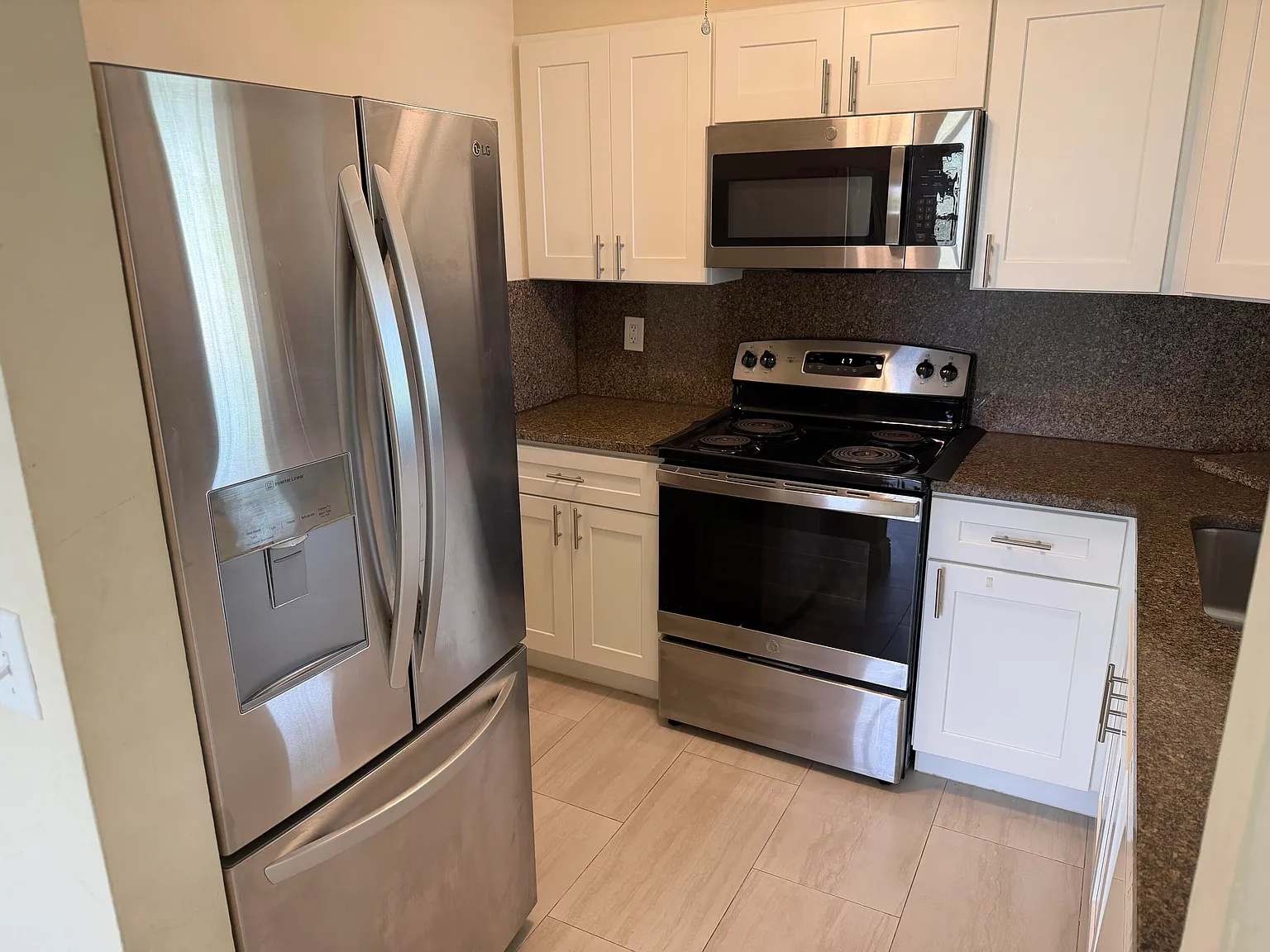 2 bed, 2.0 bath, 782 sqft, $1,800 — Photo 2