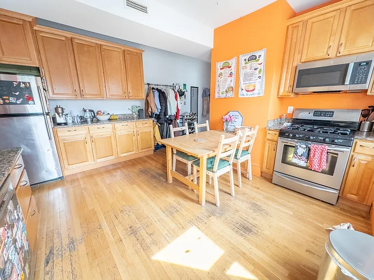 21 Essex St #2 — Photo 3