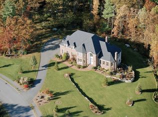 28 Falcon Ridge Dr, Hopkinton, MA 01748