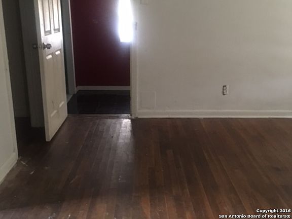 4th image of 303 E Gerald Ave