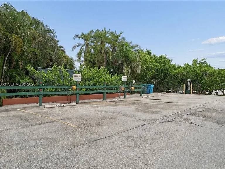 800 S Hollybrook Dr #205 — Photo 22