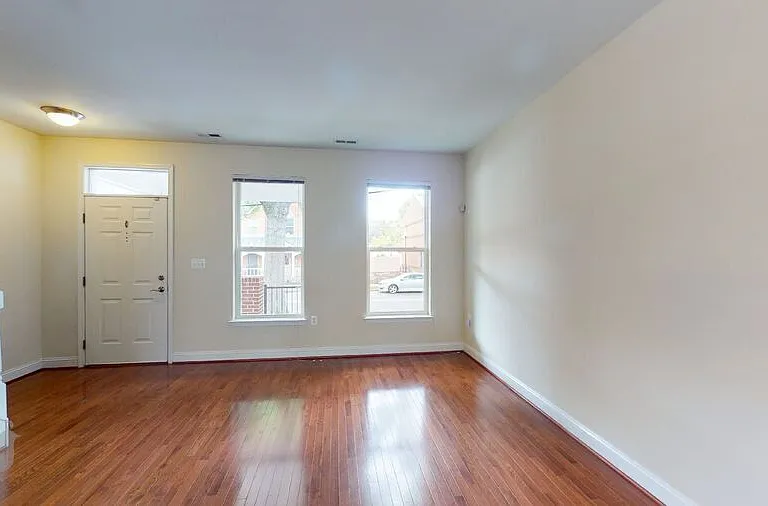 720 Barnes St NE — Photo 8