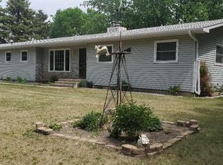 720 65th St NW, Minot, ND 58703