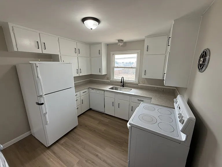 820 35th Avenue Ct #1 — Photo 4