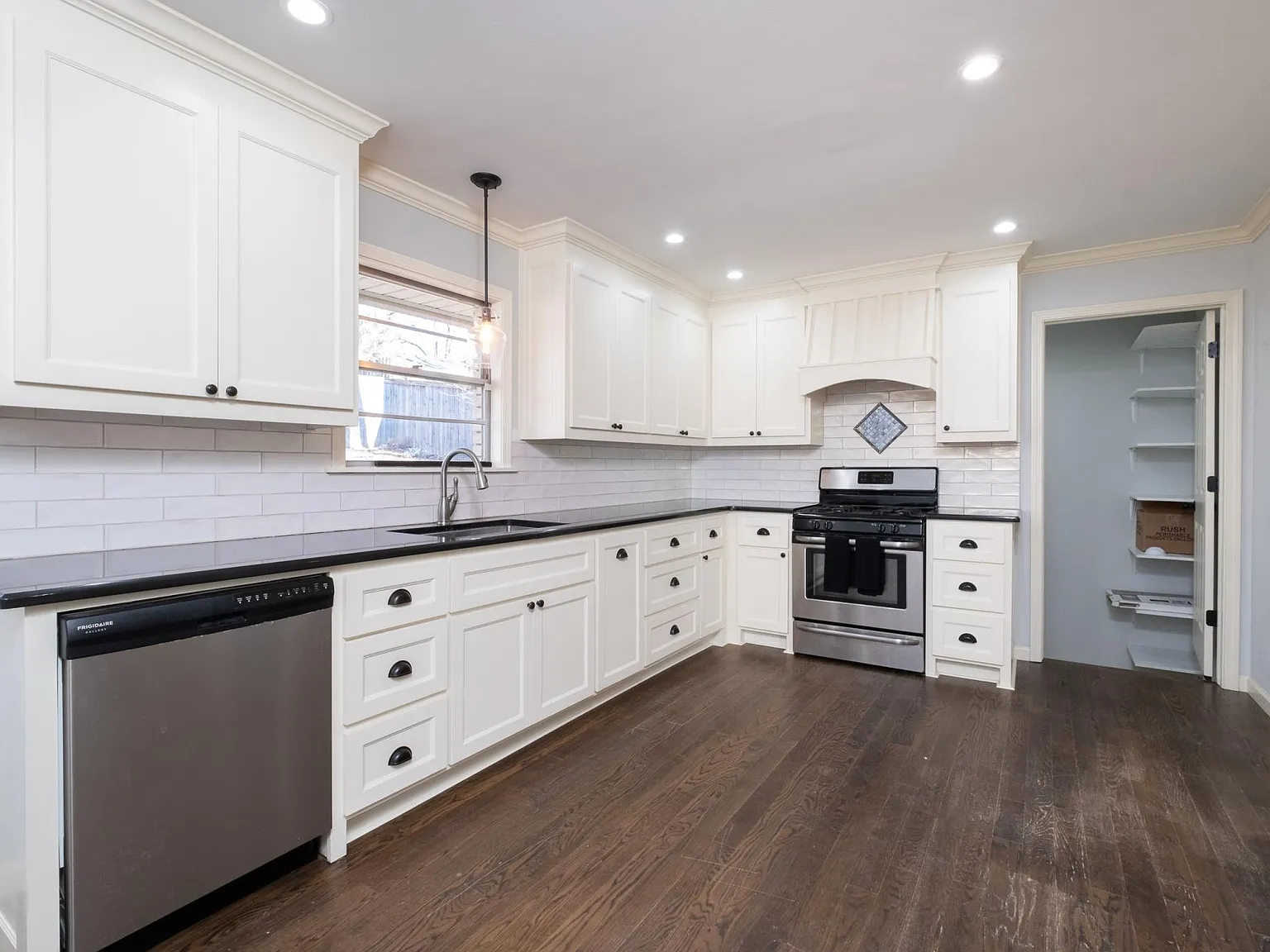 3 bed, 1286 sqft, $1,350 — Photo 2