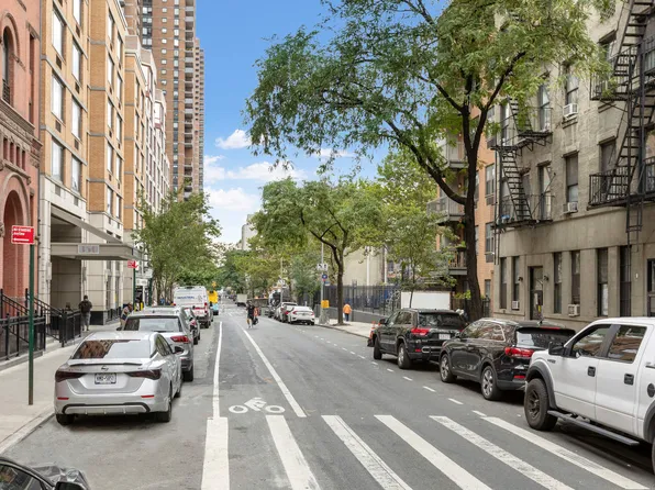 323 West 43rd Street image 12 of 12