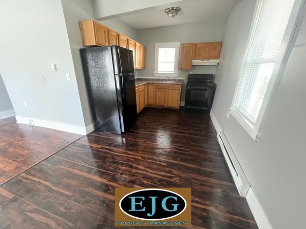 205 1/2 Pine St #205-1/2