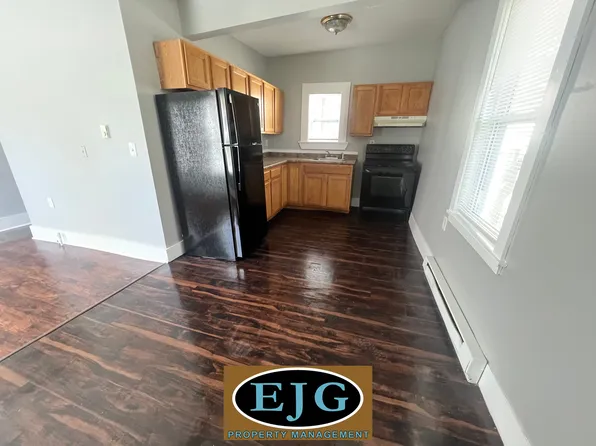 205 1/2 Pine St, Manchester, NH